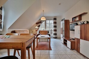 Fernseher, DVD-Player, Stereoanlage