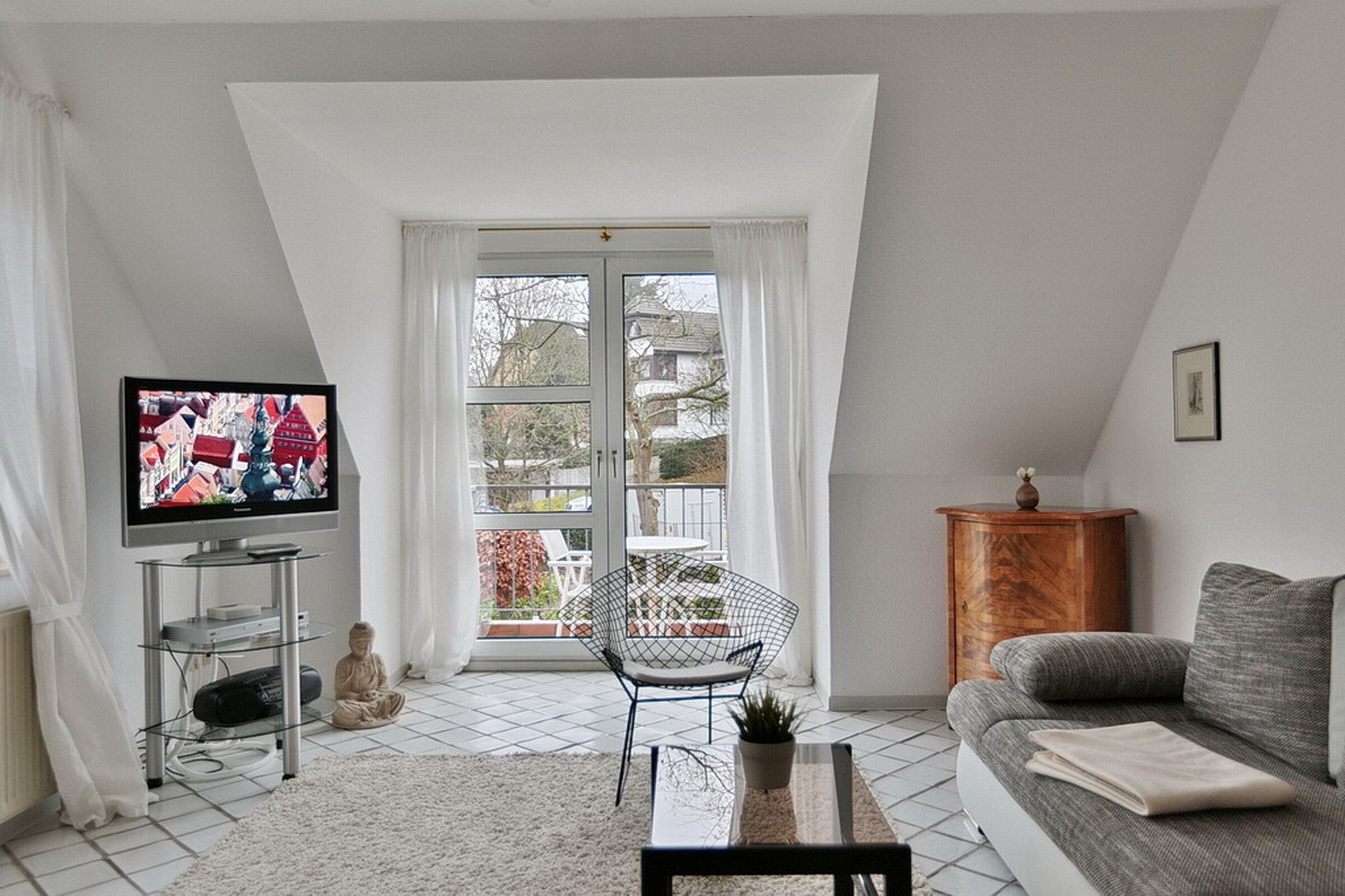 Fernseher, DVD-Player, Stereoanlage