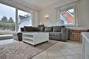 Fernseher, Kamin, DVD-Player, Stereoanlage