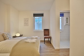 3 bedrooms, iron/ironing board, free WiFi