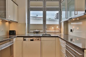 Fridge, microwave, oven, stovetop