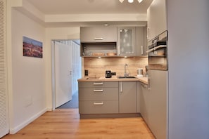 Kühlschrank, Ofen, Herdplatte, Geschirrspüler