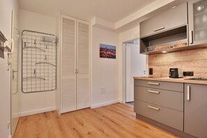 Fridge, oven, stovetop, dishwasher - Am Rosenhain 8 Appartement 2 (Timmendorfer Strand)