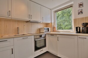 Kühlschrank, Mikrowelle, Ofen, Geschirrspüler