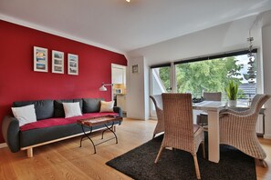 Fernseher, DVD-Player, Stereoanlage