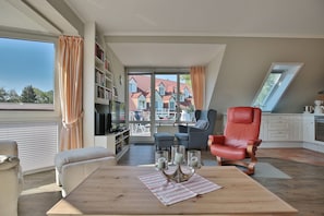 Fernseher, DVD-Player, Stereoanlage
