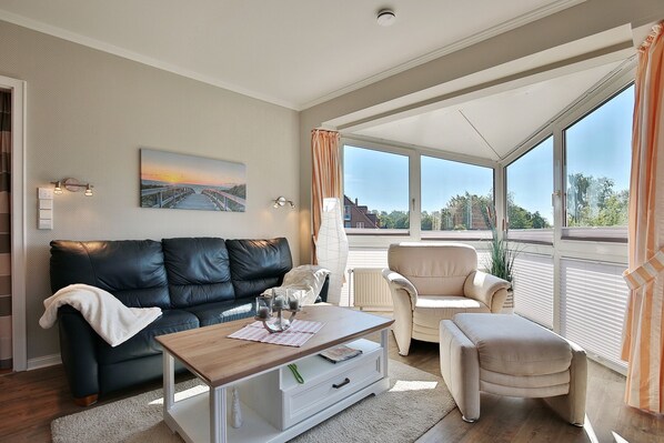 Fernseher, DVD-Player, Stereoanlage