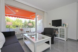 Fernseher, DVD-Player, Stereoanlage