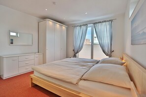 4 Schlafzimmer, Bügeleisen/Bügelbrett, kostenloses WLAN