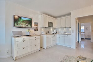 Fridge, microwave, oven, stovetop - Kurparkresidenz-timmendorfer Strand Appartement 1 (Timmendorfer Strand)