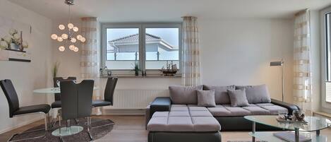 Fernseher, DVD-Player, Stereoanlage