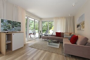 Fernseher, DVD-Player, Stereoanlage