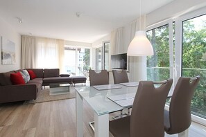 Fernseher, Stereoanlage