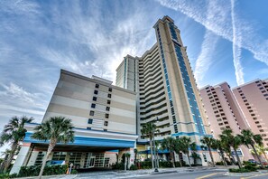 Exterior - BEST views of the ocean and the HEART of Myrtle Beach from this 20th Floor Condo (myrtle beach)