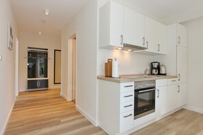 Kühlschrank, Ofen, Herdplatte, Geschirrspüler