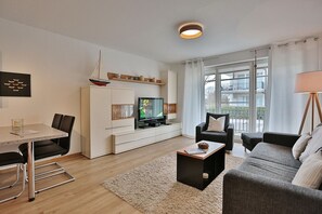 Fernseher, DVD-Player, Stereoanlage