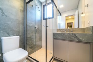 Apartment | Bathroom | Shower, rainfall showerhead - 884 - Aluguel apartamento 3 quartos  (Bombinhas)