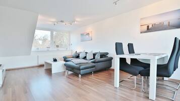 Fernseher, DVD-Player, Stereoanlage