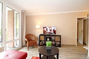 Fernseher, DVD-Player, Stereoanlage