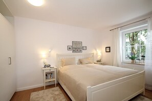 1 Schlafzimmer, Bügeleisen/Bügelbrett