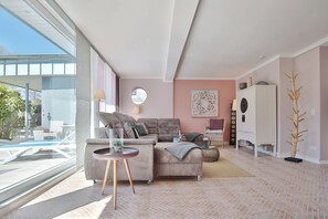 TV, fireplace, DVD player, stereo