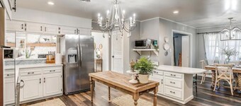 Downtown Hico home, just steps away from shopping!