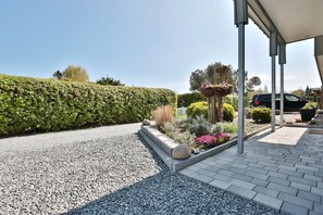 المنطقة المحيطة بالمنشأة