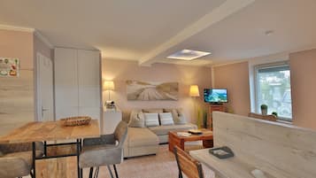 Fernseher, DVD-Player, Stereoanlage