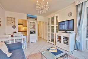 Fernseher, DVD-Player, Stereoanlage