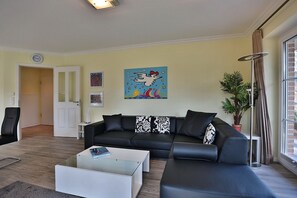 Fernseher, DVD-Player, Stereoanlage