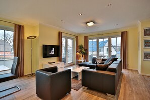 Fernseher, DVD-Player, Stereoanlage