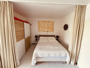 1 bedroom, iron/ironing board, free WiFi