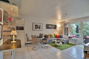 Fernseher, DVD-Player, Stereoanlage