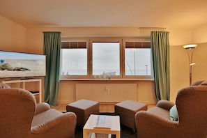 Fernseher, DVD-Player, Stereoanlage