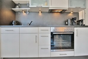 Kühlschrank, Ofen, Herdplatte, Geschirrspüler