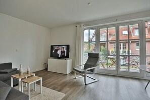 Fernseher, DVD-Player, Stereoanlage