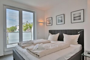 2 bedrooms, iron/ironing board, free WiFi