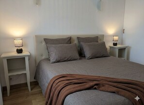 2 bedrooms, iron/ironing board, WiFi