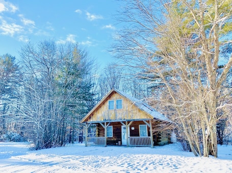 Exterior. Rustic riverfront cabin- 15 minutes from the Cog Railway and Crawford Notch.