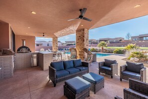 屋外ダイニングエリア