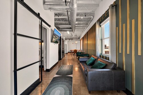 The Pink Cheetah, Luxury Condo in Downtown Waco