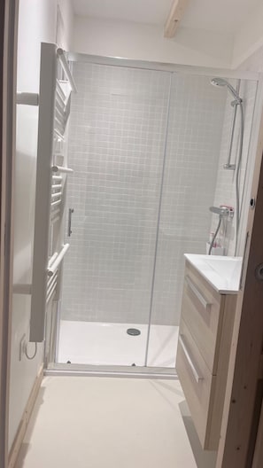 Shower, towels - ILE D'YEU Holiday rental full of charm (L'Île-d'Yeu)