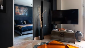 A modern bedroom with a bed, a TV, and a decorative vase. - Exceptional Luberon location - Private swimming pool (Cucuron)