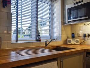 Dishwasher - 3 bedroom accommodation in St Helens, near Ryde (St Helens, near Ryde)