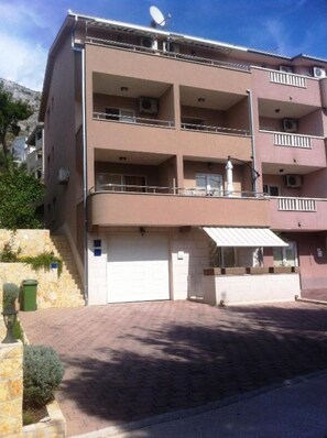 Exterior - Mirabela 2 Studio Apartment with magnificent sea view (Omiš, Croatia)