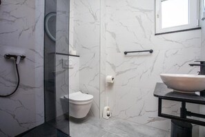 Douche, serviettes fournies