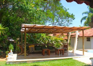 2 piscines extérieures, parasols de plage, chaises longues