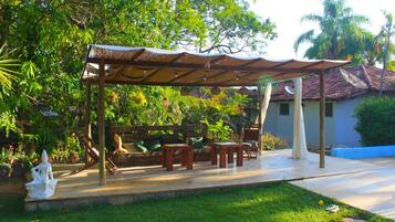 2 piscinas al aire libre, sombrillas, sillones reclinables de piscina