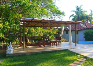 2 piscinas al aire libre, sombrillas, sillones reclinables de piscina