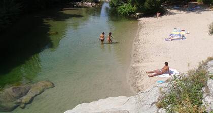 Independent furnished BEDROOM, linen and parking included 30km AJACCIO and BEACHES